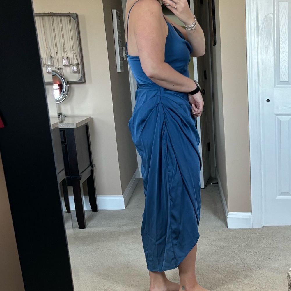 Elegant Blue Satin Dress - Picture 2 of 3